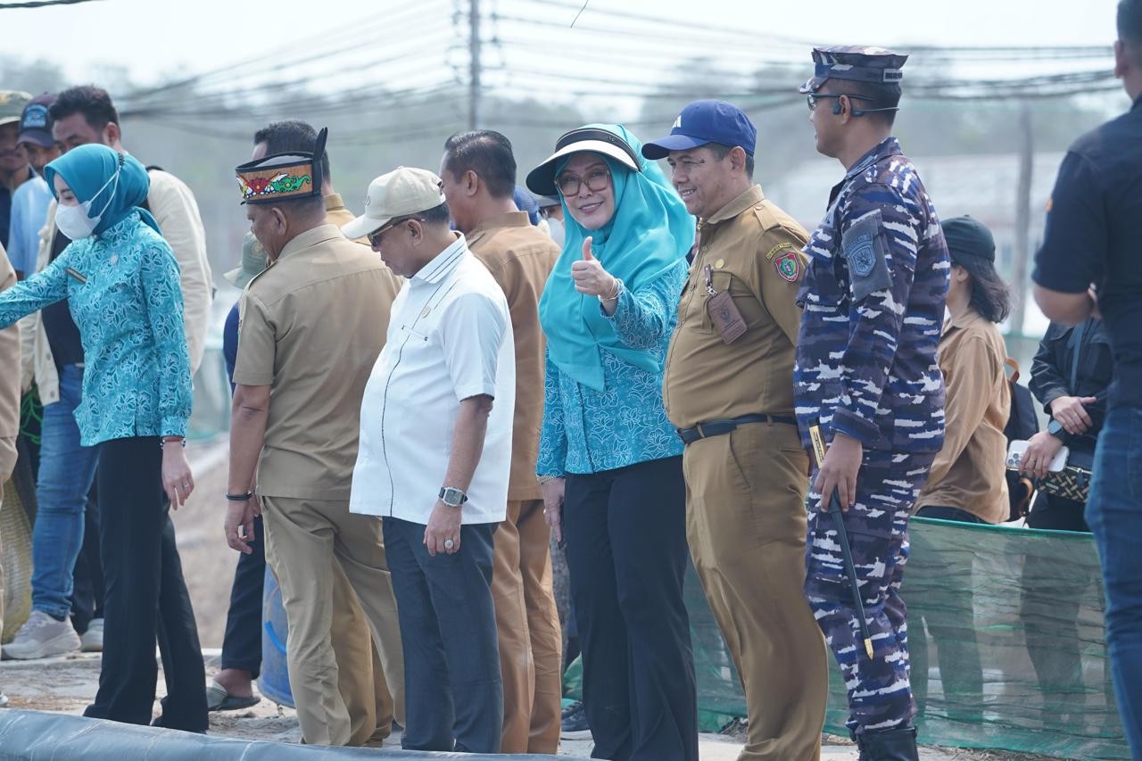 Gubernur Kalteng Agustiar Sabran Tinjau Pengelolaan Tambak Udang Vaname UPT BLUD PBAPL