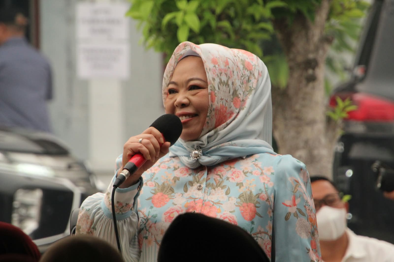 Gubernur Kalteng Agustiar Sabran Kembali Salurkan Bantuan bagi Masyarakat Kecamatan Kumai