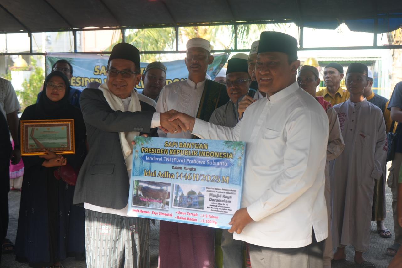 Wagub Kalteng Edy Pratowo Ikuti Sholat Iduladha 1446 Hijriah di Masjid Raya Darussalam