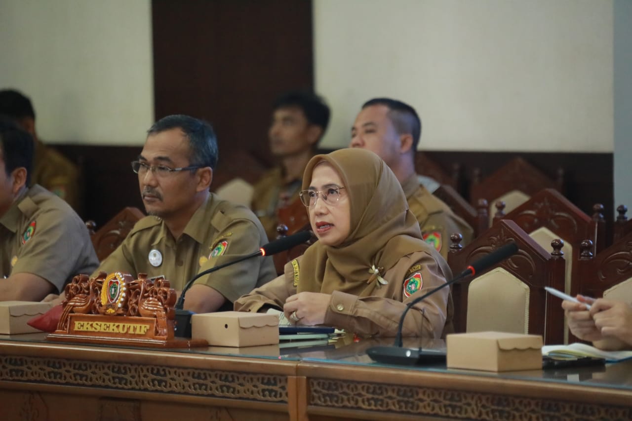 Asisten Administrasi Umum Setda Kalteng Sunarti Ikuti Rapat Banmus DPRD Bahas Agenda Masa Persidangan III