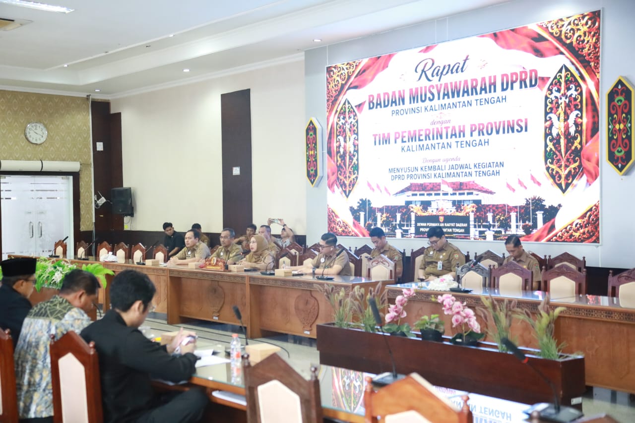 Asisten Administrasi Umum Setda Kalteng Sunarti Ikuti Rapat Banmus DPRD Bahas Agenda Masa Persidangan III