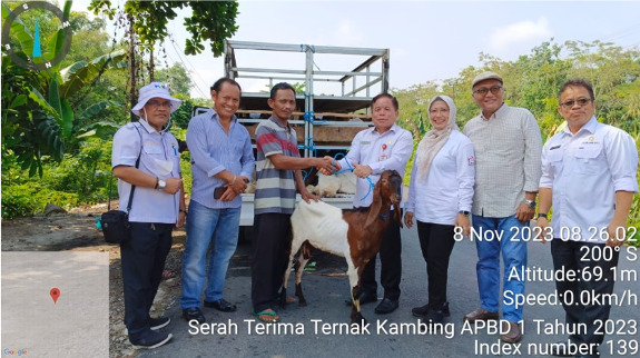 Kadis TPHP Prov. Kalteng Serahkan Bantuan Ternak