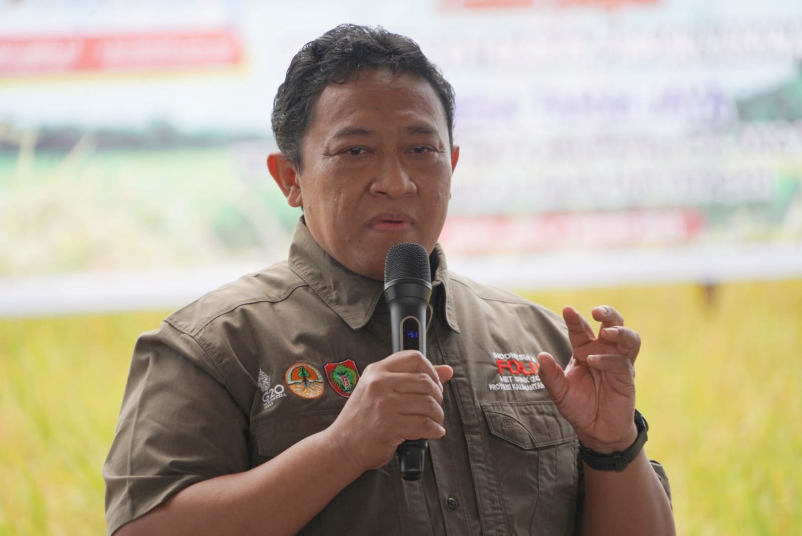 Wagub Kalteng Serahkan Sejumlah Bantuan Dari Pemprov Kalteng Kepada Kelompok Tani Pulang Pisau