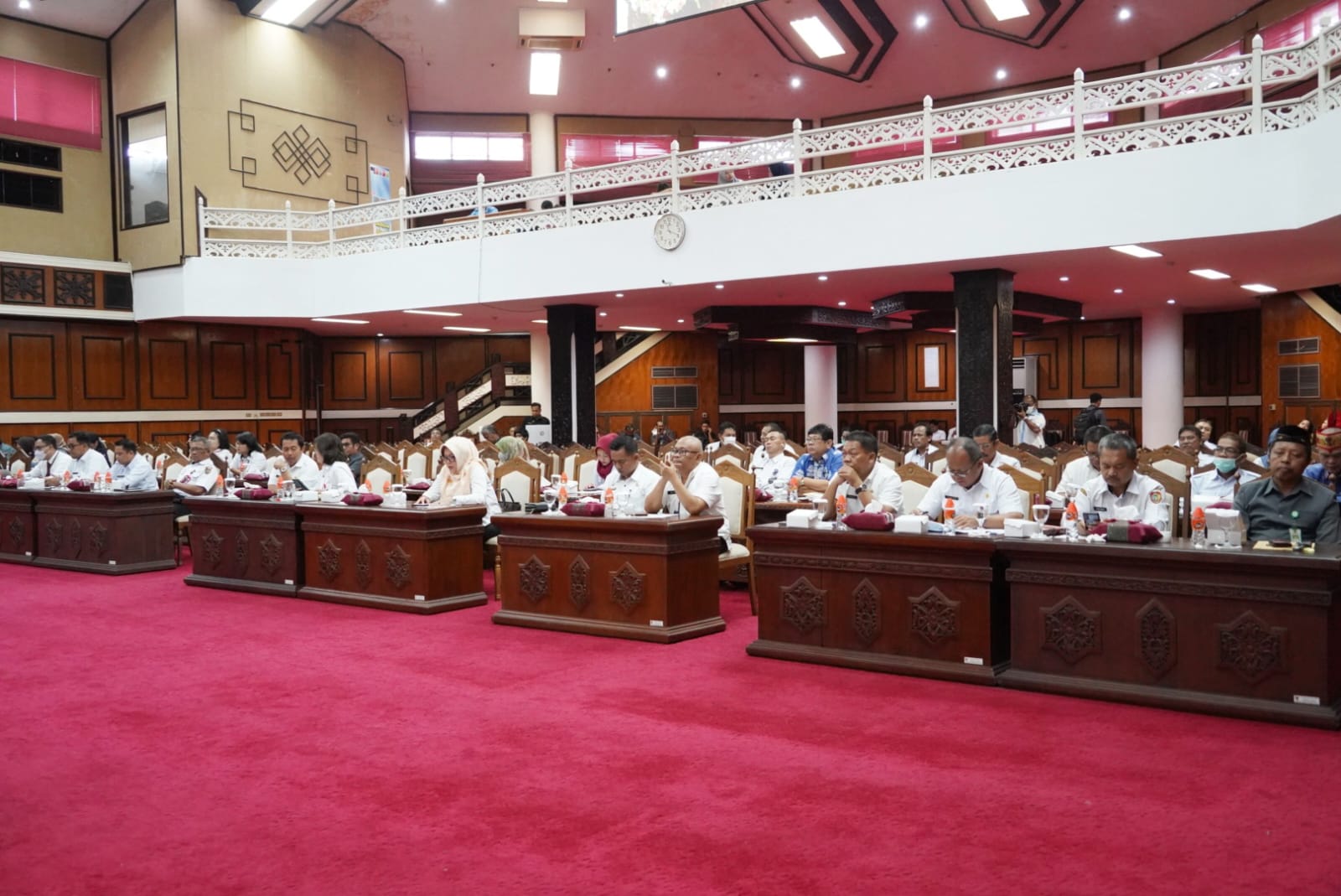 Wagub Kalteng Hadiri Secara Langsung Rapat Paripurna di Ruang Rapat Paripurna DPRD Prov. Kalteng