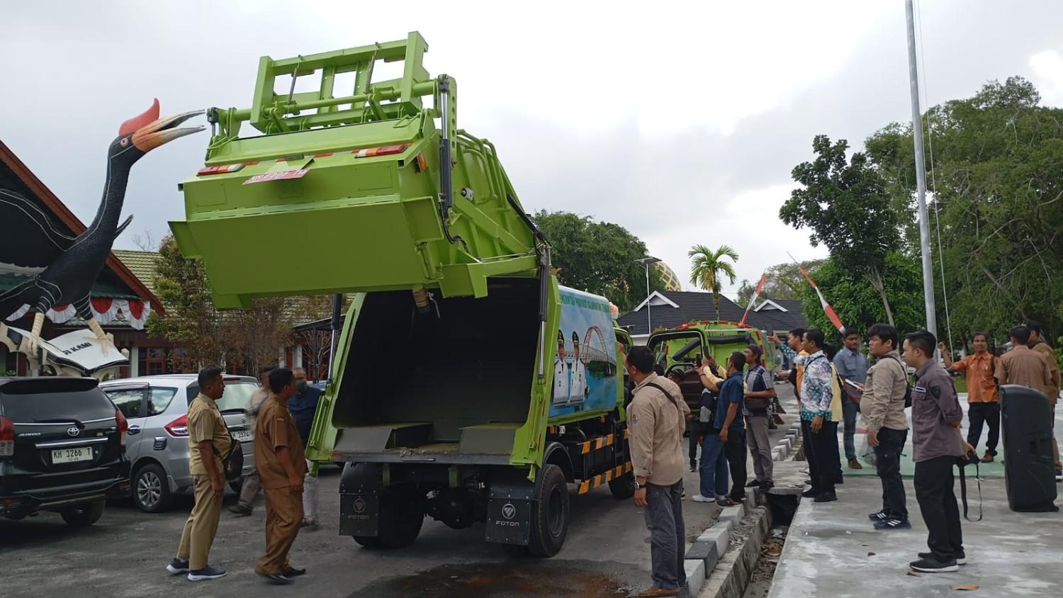 DLH Prov. Kalteng Gelar Training Operator Armada Pengelolaan Sampah Berupa Truck Compactor, Truck Arm Roll, dan Truck Road Sweeper
