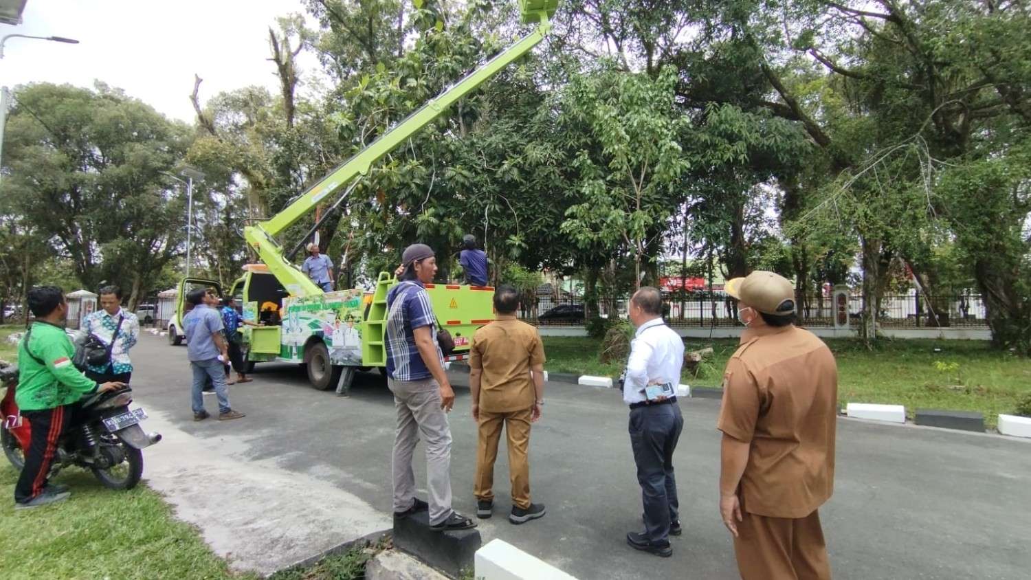 DLH Prov. Kalteng Gelar Training Operator Armada Pengelolaan Sampah Berupa Truck Compactor, Truck Arm Roll, dan Truck Road Sweeper