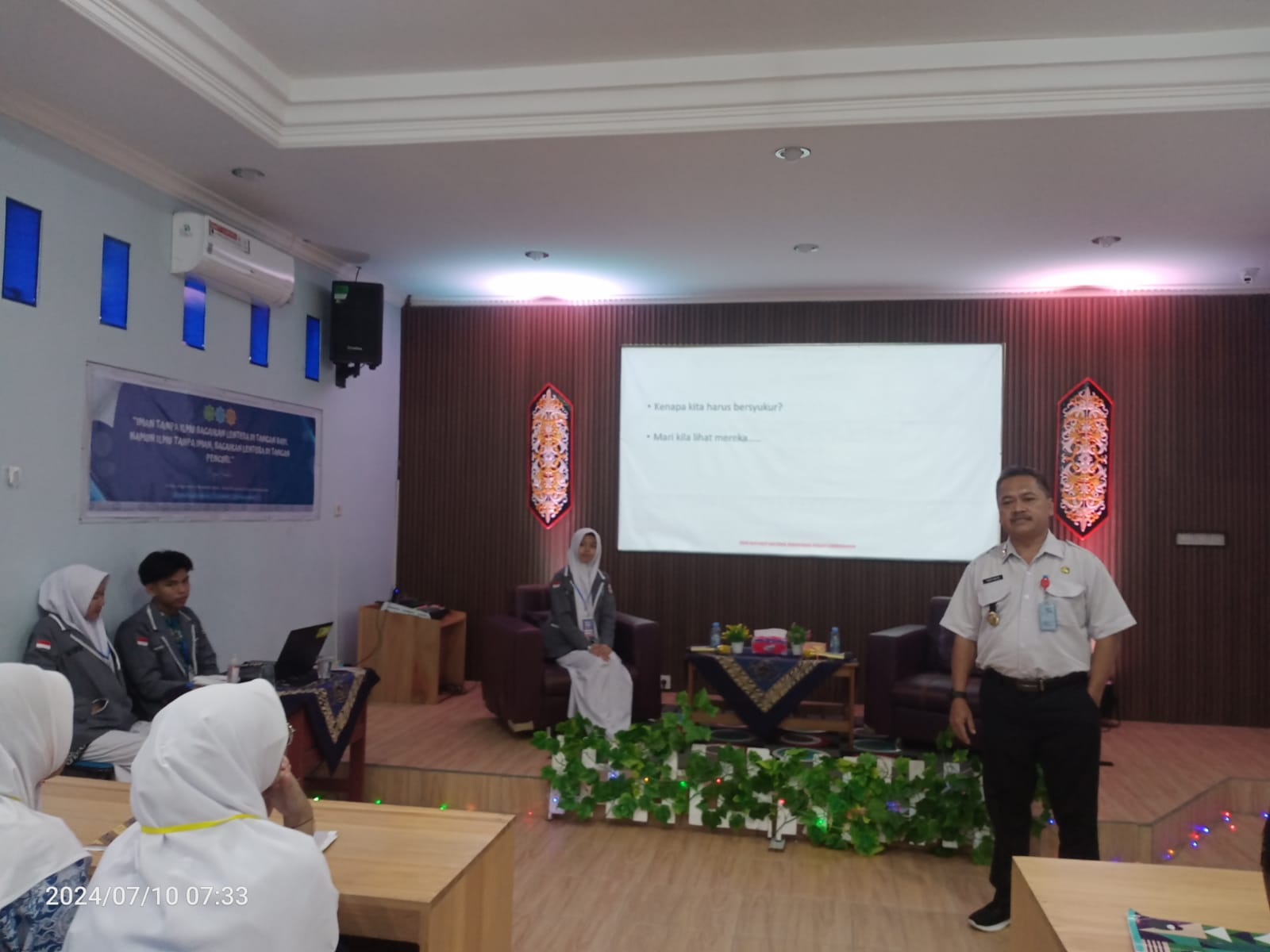 Kepala Disnakertrans Farid Wajdi Jadi Narasumber pada Kegiatan MPLS Tahun 2024
