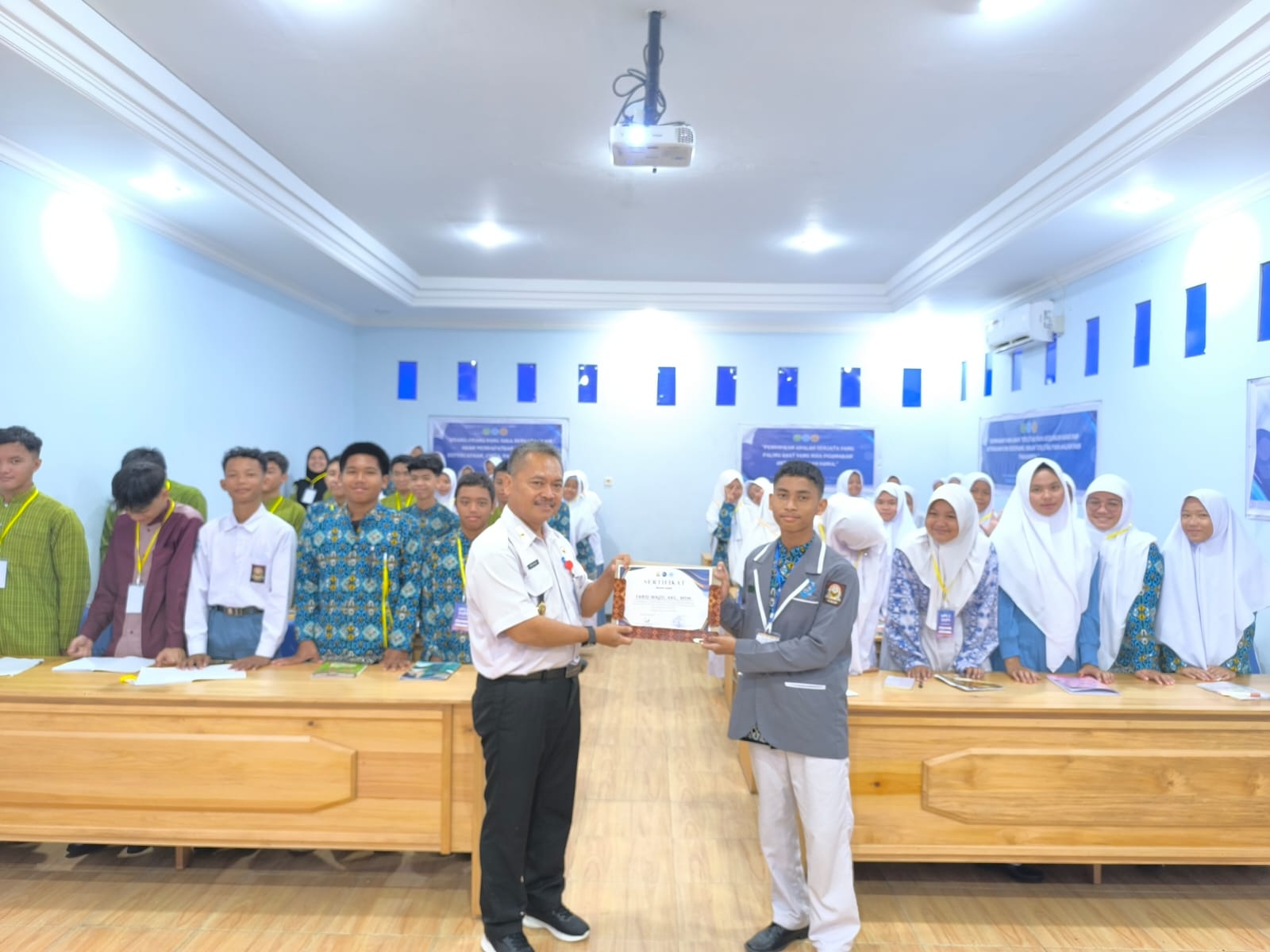 Kepala Disnakertrans Farid Wajdi Jadi Narasumber pada Kegiatan MPLS Tahun 2024