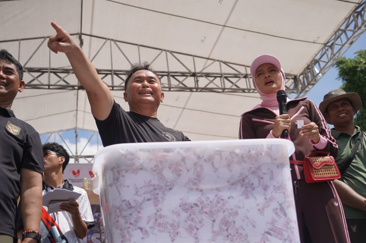 Permprov Kalteng Gelar Jalan Sehat Berkah Bersama Gubernur Kalteng Sugianto Sabran dan Ketua TP PKK Prov Kalteng Ivo Sugianto Sabran di Bumi Habaring Hurung