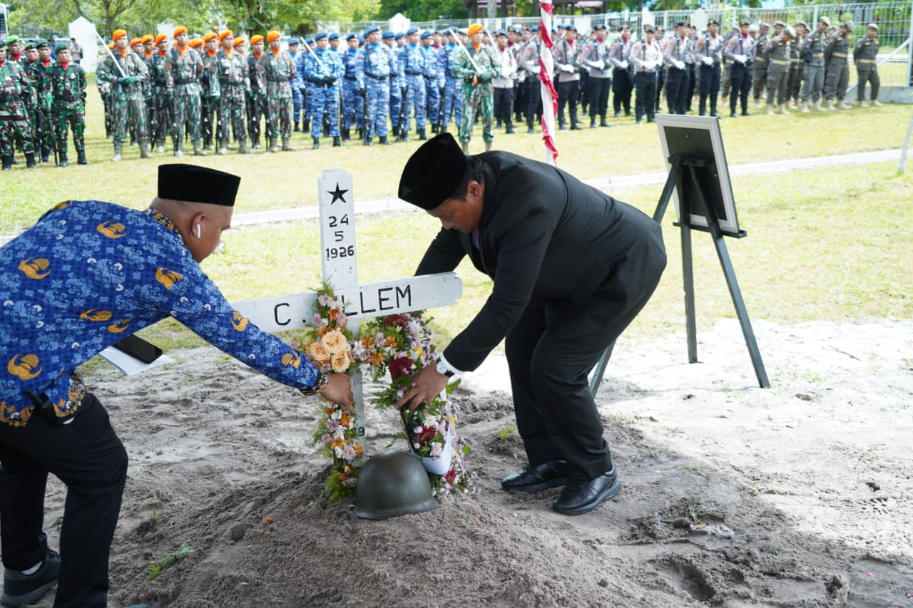 Pemprov Kalteng Laksanakan Upacara Pemakaman Militer Letnan Muda Udara Dua Cornelius Willem