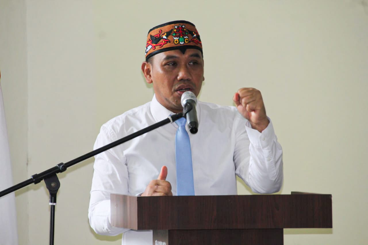 Asisten Ekbang Herson B. Aden Buka Rapat Sinkronisasi dan Evaluasi Data FPKMS atau Plasma, CSR, Penyerapan Tenaga Kerja Lokal, dan Alat Berat