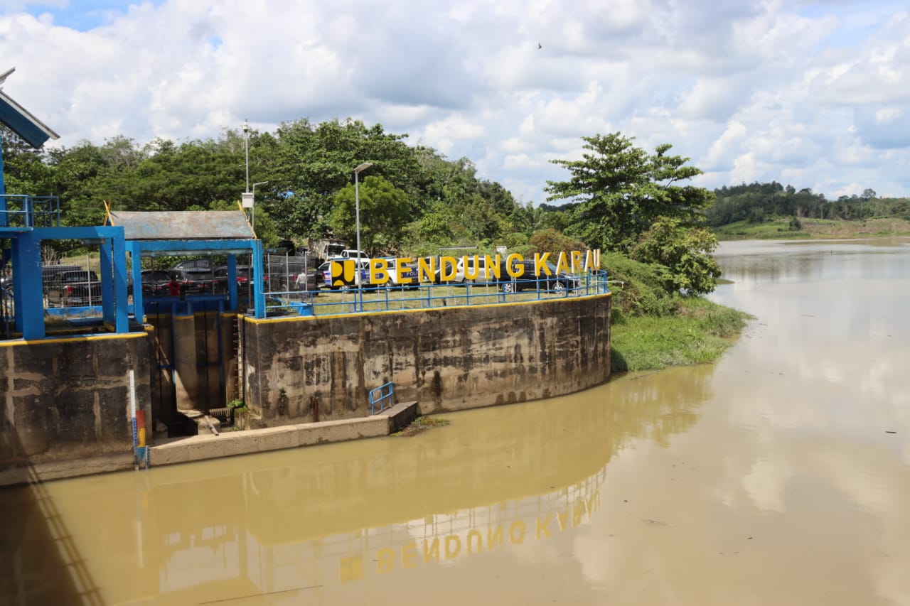 Wagub Edy Pratowo Tinjau Secara Langsung Bendungan Karau yang Berada di Desa Natapin