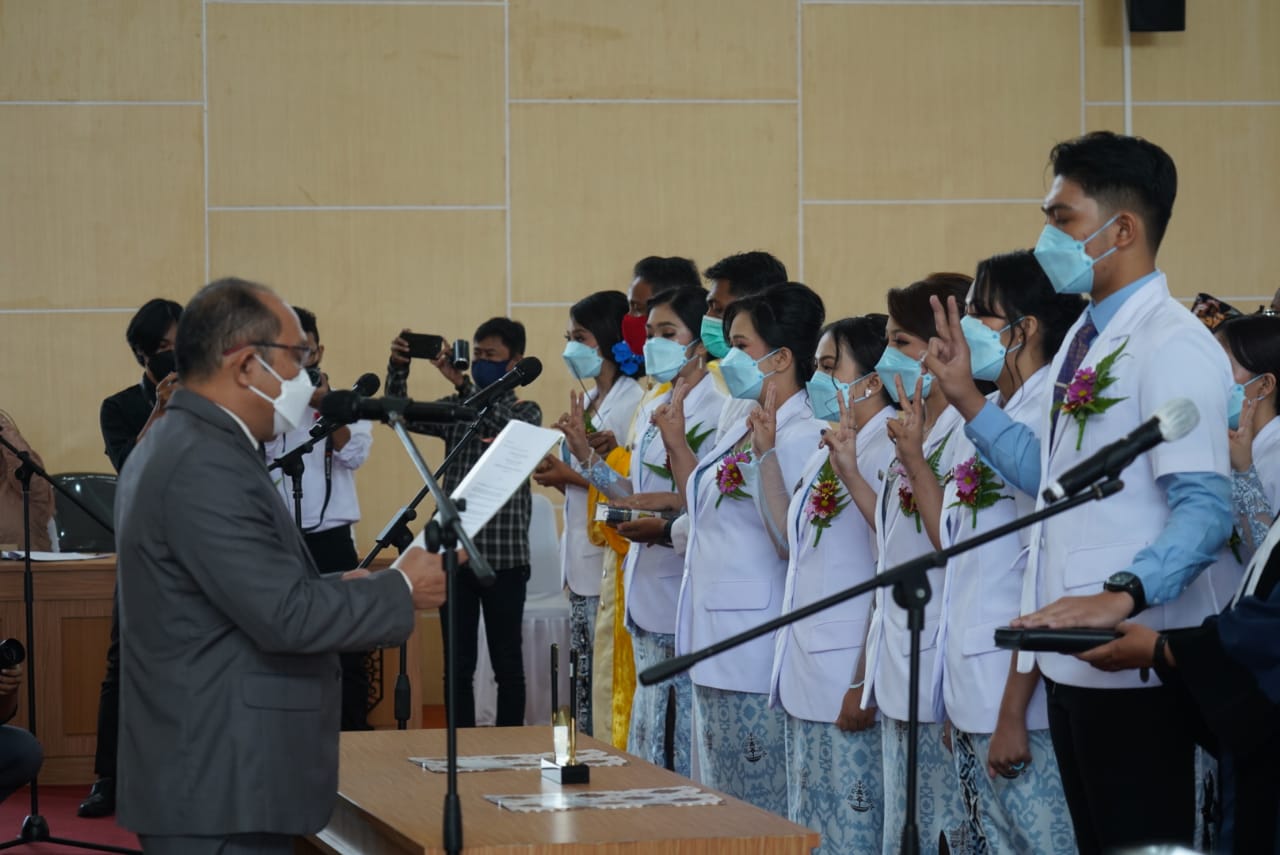 Pelantikan Dan Pengambilan Sumpah Dokter Angkatan XX Fakultas Kedokteran UPR