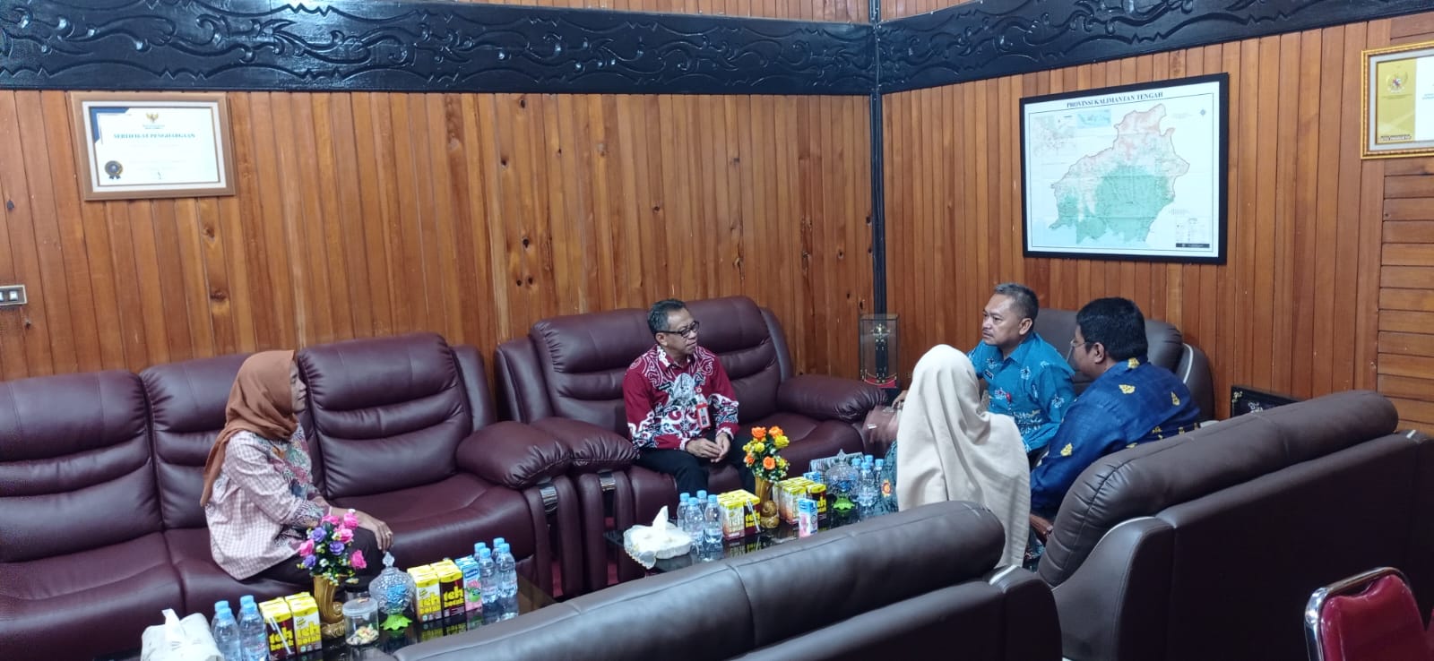 Kepala Disnakertrans Prov. Kalteng Farid Wajdi Terima Kunker Kepala Disnakertrans Kab. Barsel Sufian Arifin