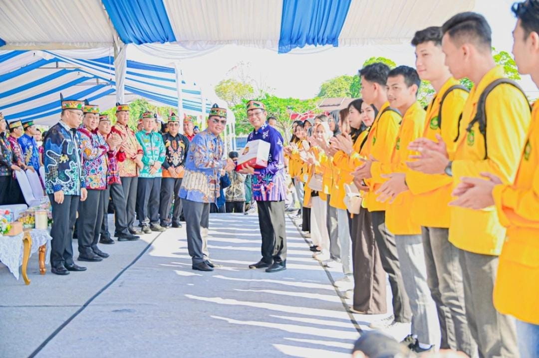 Gubernur Kalteng Agustiar Sabran Bertindak Sebagai Inspektur Upacara dan Membacakan Pidato Menteri Koperasi