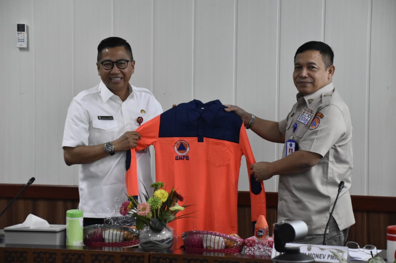 Asisten Ekbang Leonard S. Ampung Hadiri Rapat Penerimaan Dan Koordinasi Tim Monev Penanganan PMK