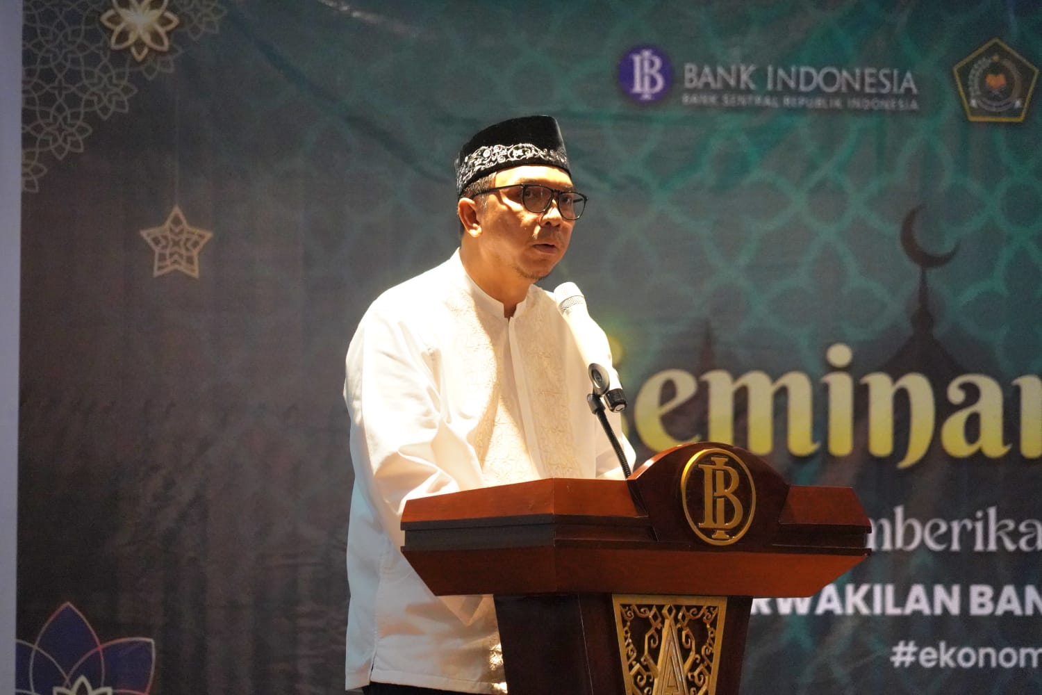 Plt Sekda Prov Kalteng M. Katma F. Dirun Buka Seminar dan Launching Program Wakaf Uang