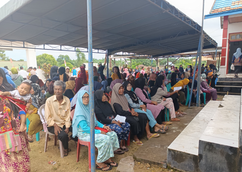Pemprov Kalteng Laksanakan Pasar Murah Sekaligus Penyerahan Hewan Kurban di Kabupaten Lamandau
