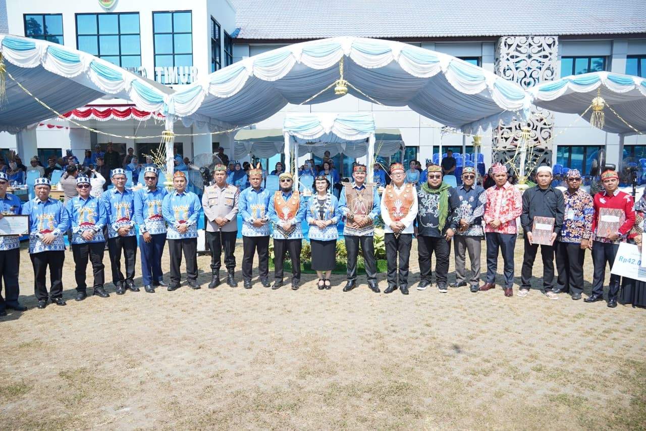 Sekda Kalteng Linae Victoria Aden Pimpin Upacara Hari Jadi Ke-24 Barito Timur