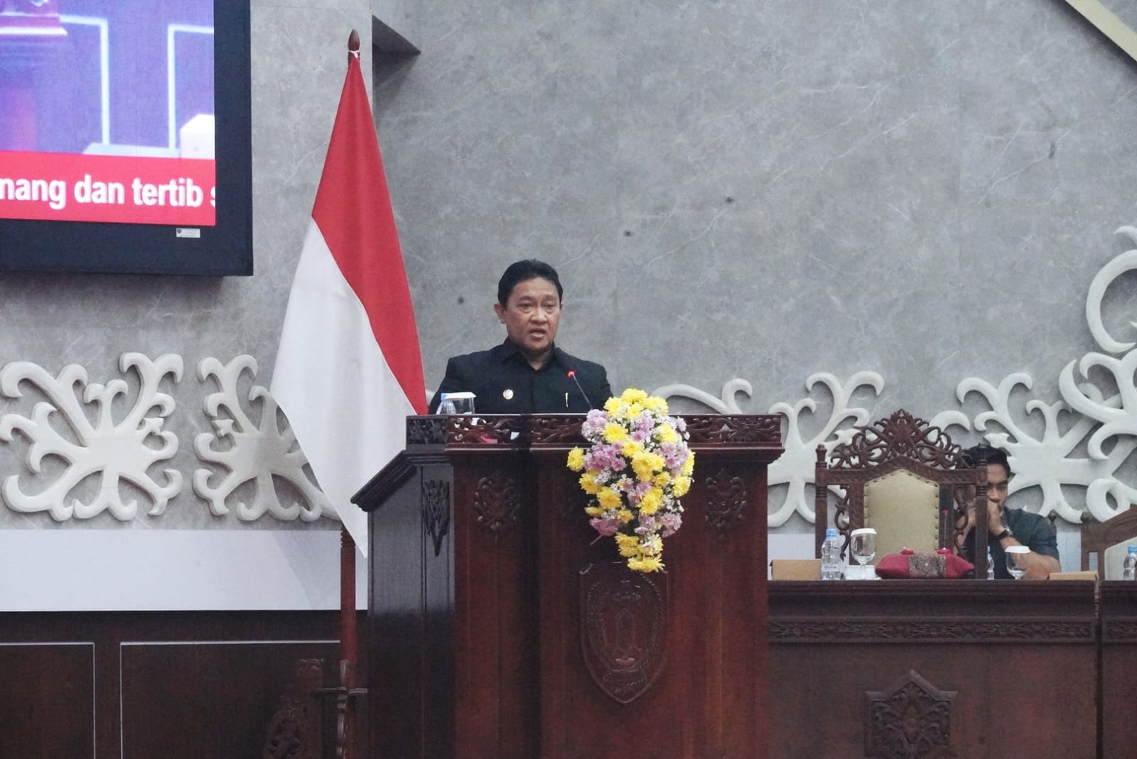 Wagub Kalteng Edy Pratowo Bacakan Pidato Gubernur tentang Nota Keuangan dan Raperda APBD Kalteng 2027