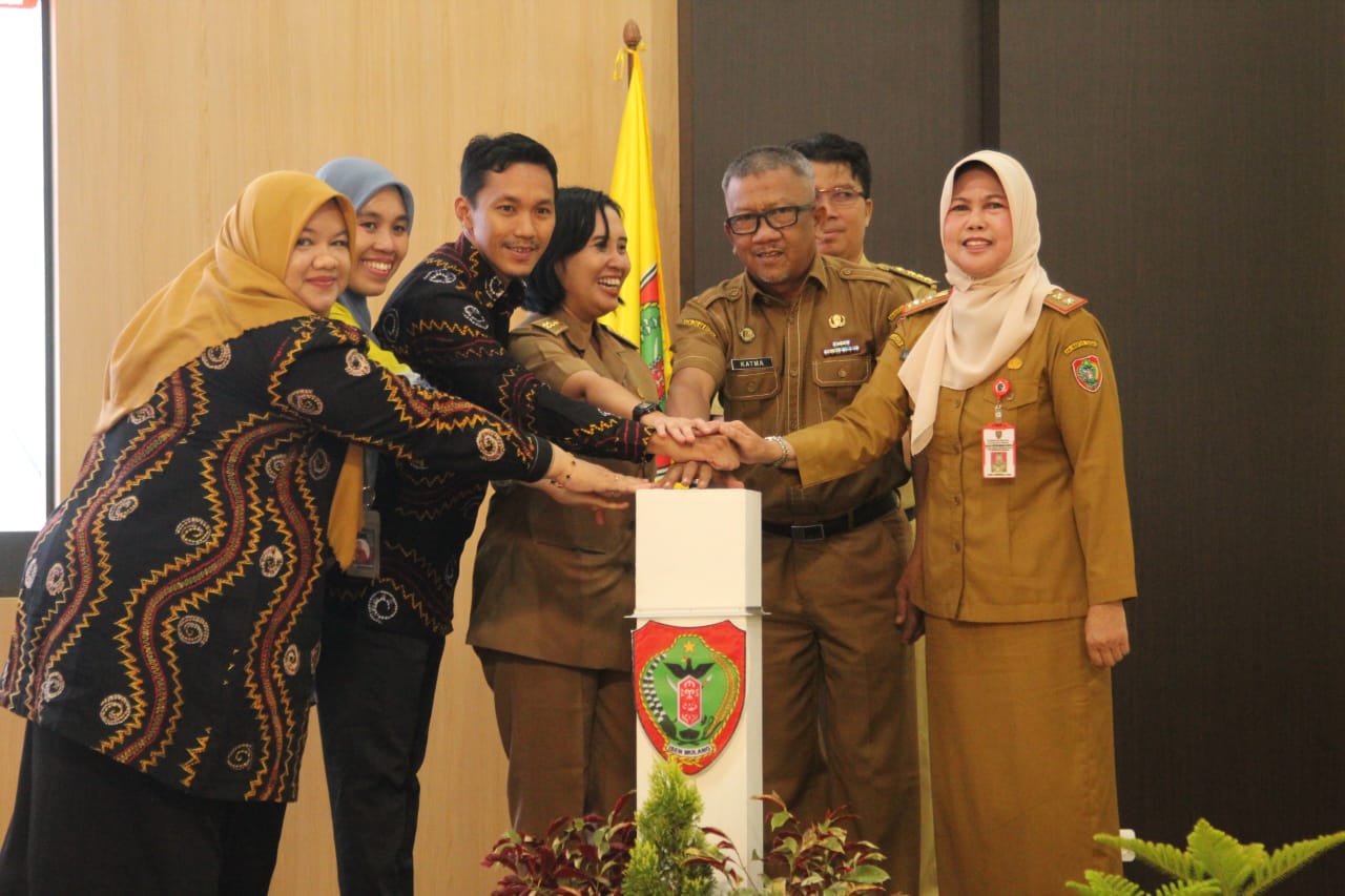 Plt Sekda Prov Kalteng M. Katma F. Dirun Buka Sosialisasi Peraturan Kepegawaian dan Launching Penerapan Sistem Informasi Kepegawaian Nasional