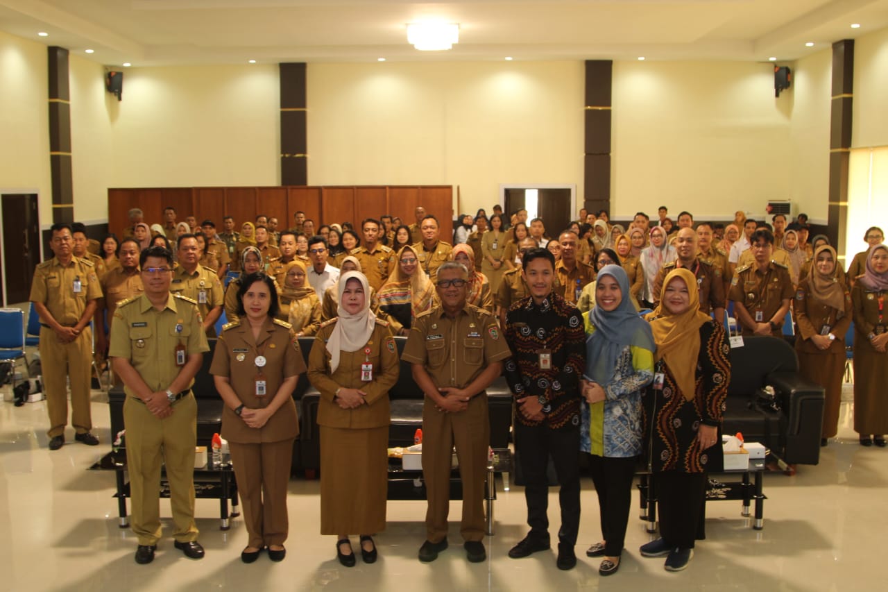 Plt Sekda Prov Kalteng M. Katma F. Dirun Buka Sosialisasi Peraturan Kepegawaian dan Launching Penerapan Sistem Informasi Kepegawaian Nasional