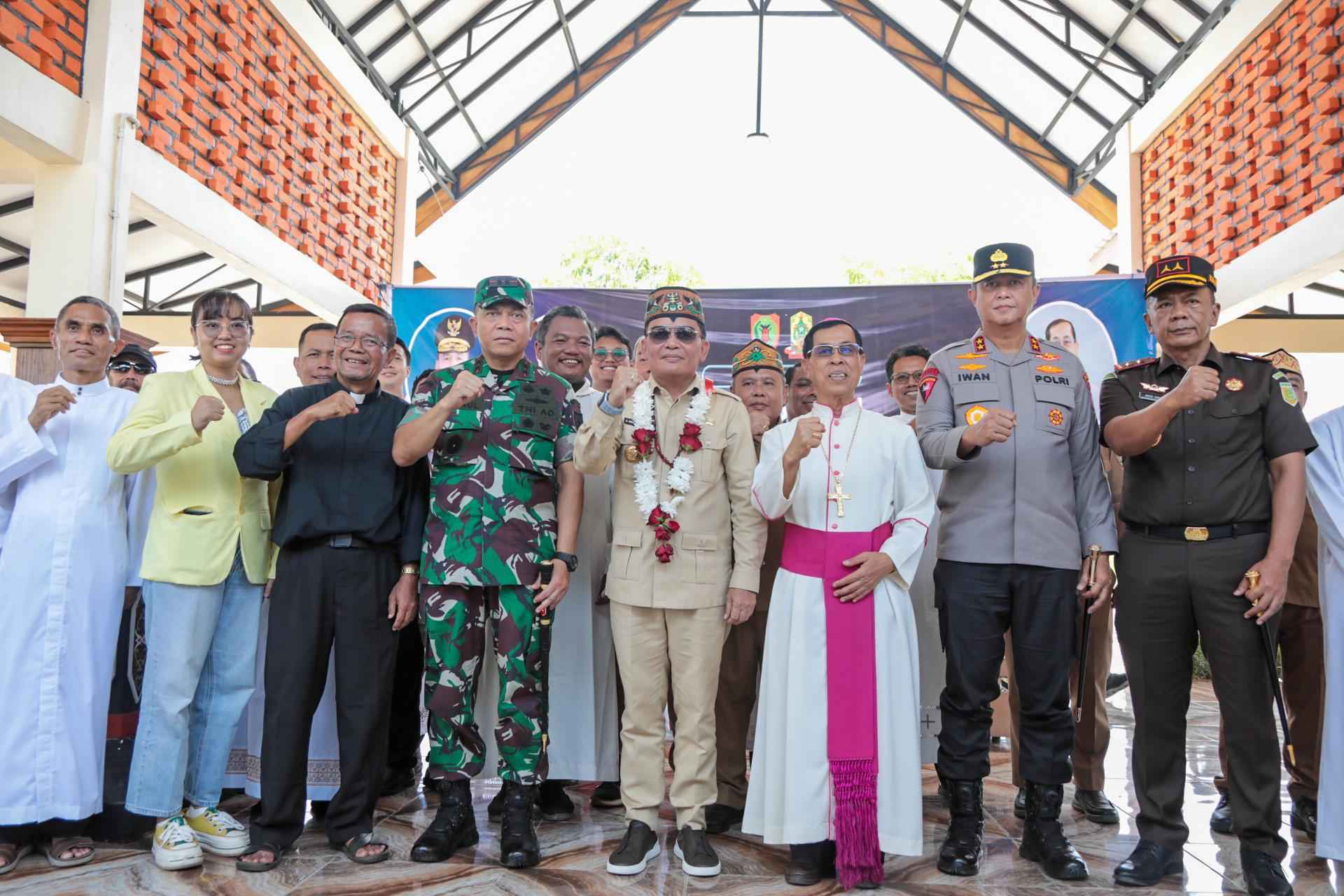 Gubernur Kalteng Agustiar Sabran Resmikan Bangunan Jalan Salib dan Menandatangani Prasasti Jalan Salib