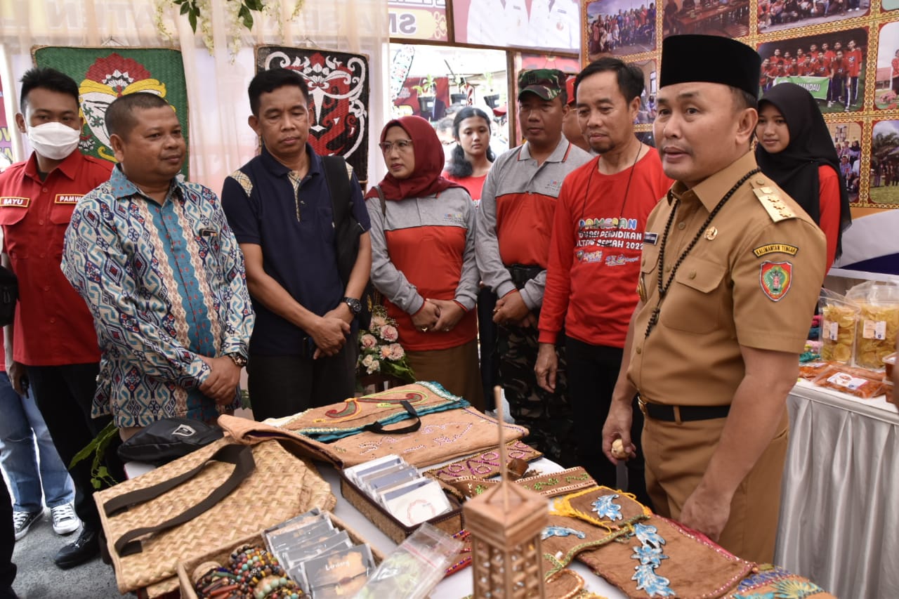 Gubernur Kalteng Buka Pameran Inovasi Pendidikan Kalteng Berkah SMA/SMK/SLB Tingkat Prov. Kalteng Tahun 2022