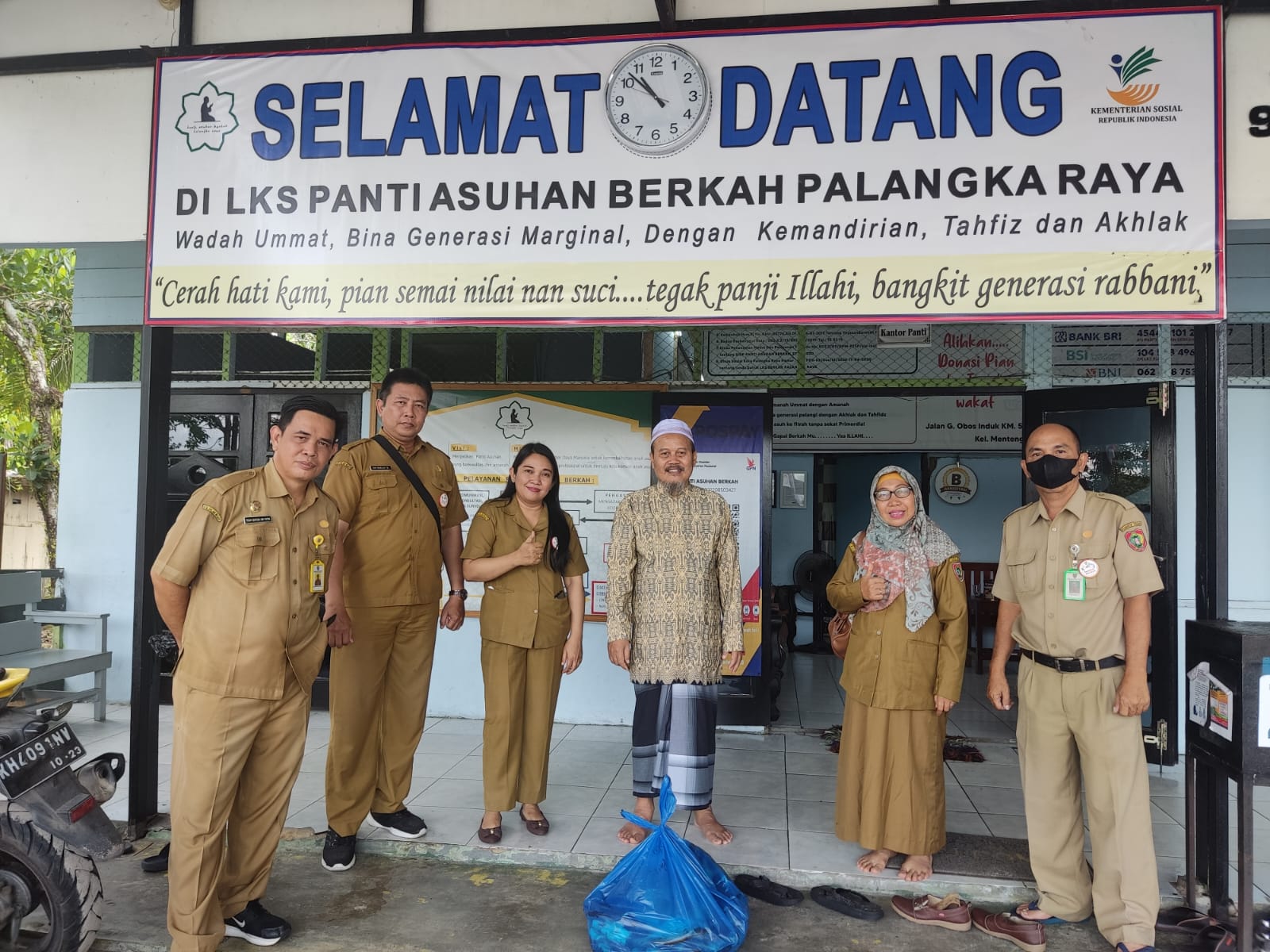 Dislutkan Prov. Kalteng Bagikan Paket Ikan Segar ke Panti Asuhan