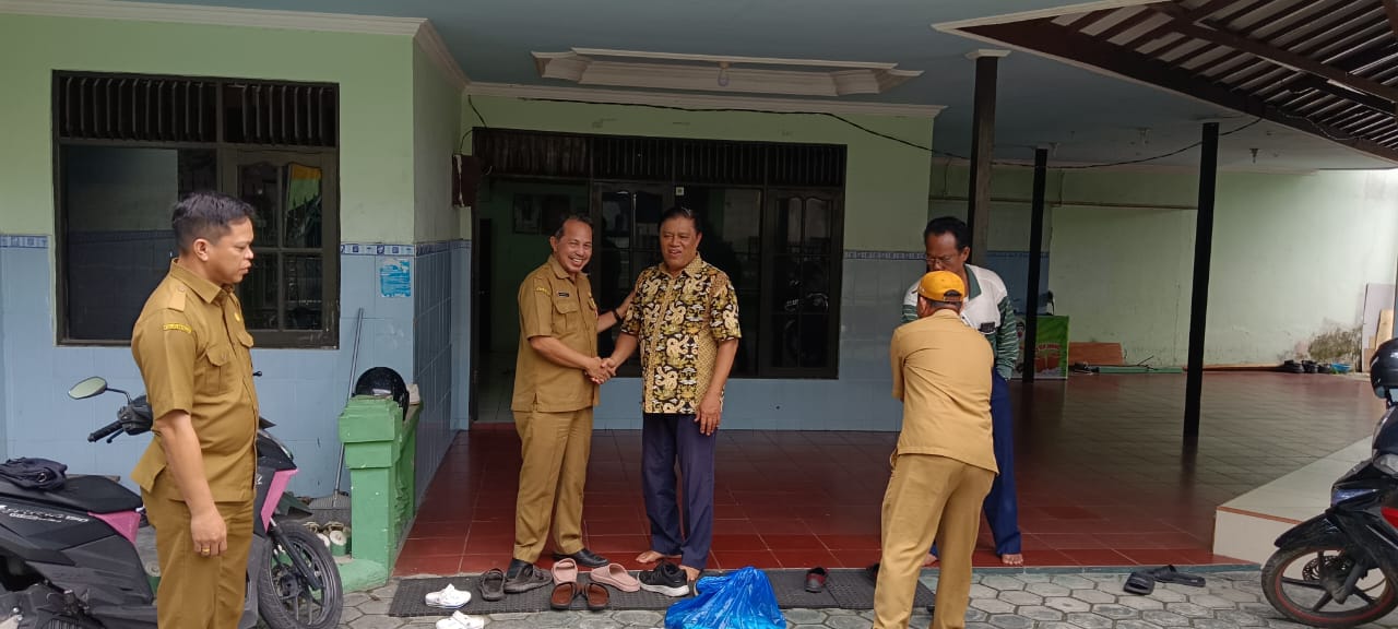 Dislutkan Prov. Kalteng Bagikan Paket Ikan Segar ke Panti Asuhan