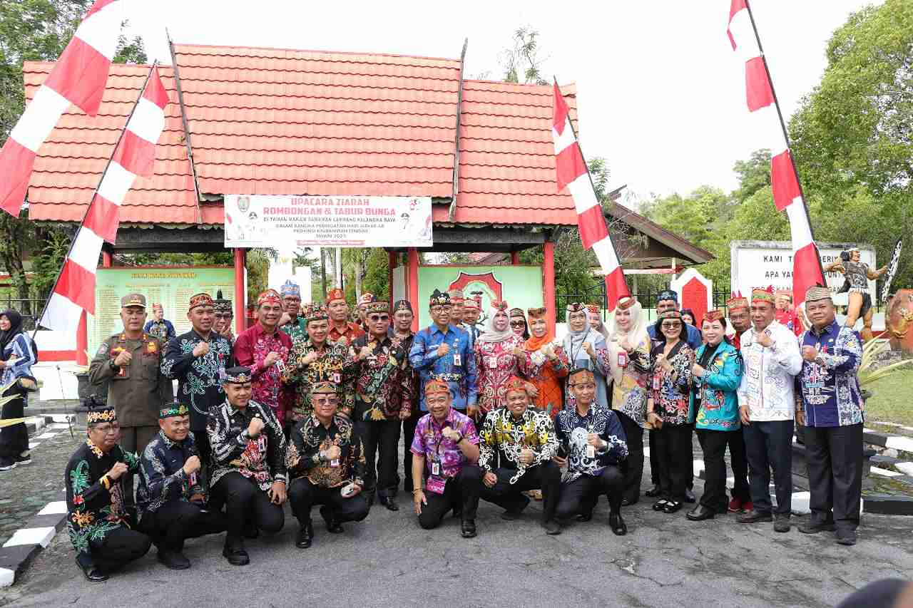 Kepala BKD Hadiri Upacara Ziarah dan Tabur Bunga