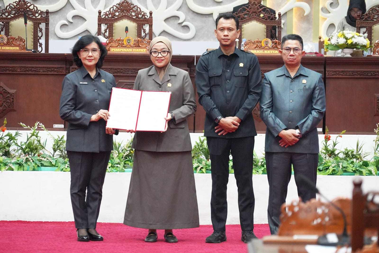 Rapat Paripurna Ke-6 DPRD Provinsi Kalteng Dihadiri Pj Sekda Kalteng Linae Victoria Aden