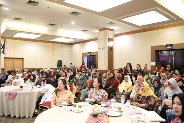 Ketua TP-PKK Prov. Kalteng Ivo Sugianto Sabran Buka Bimtek Kewirausahaan Bagi  Wirausaha Pemula