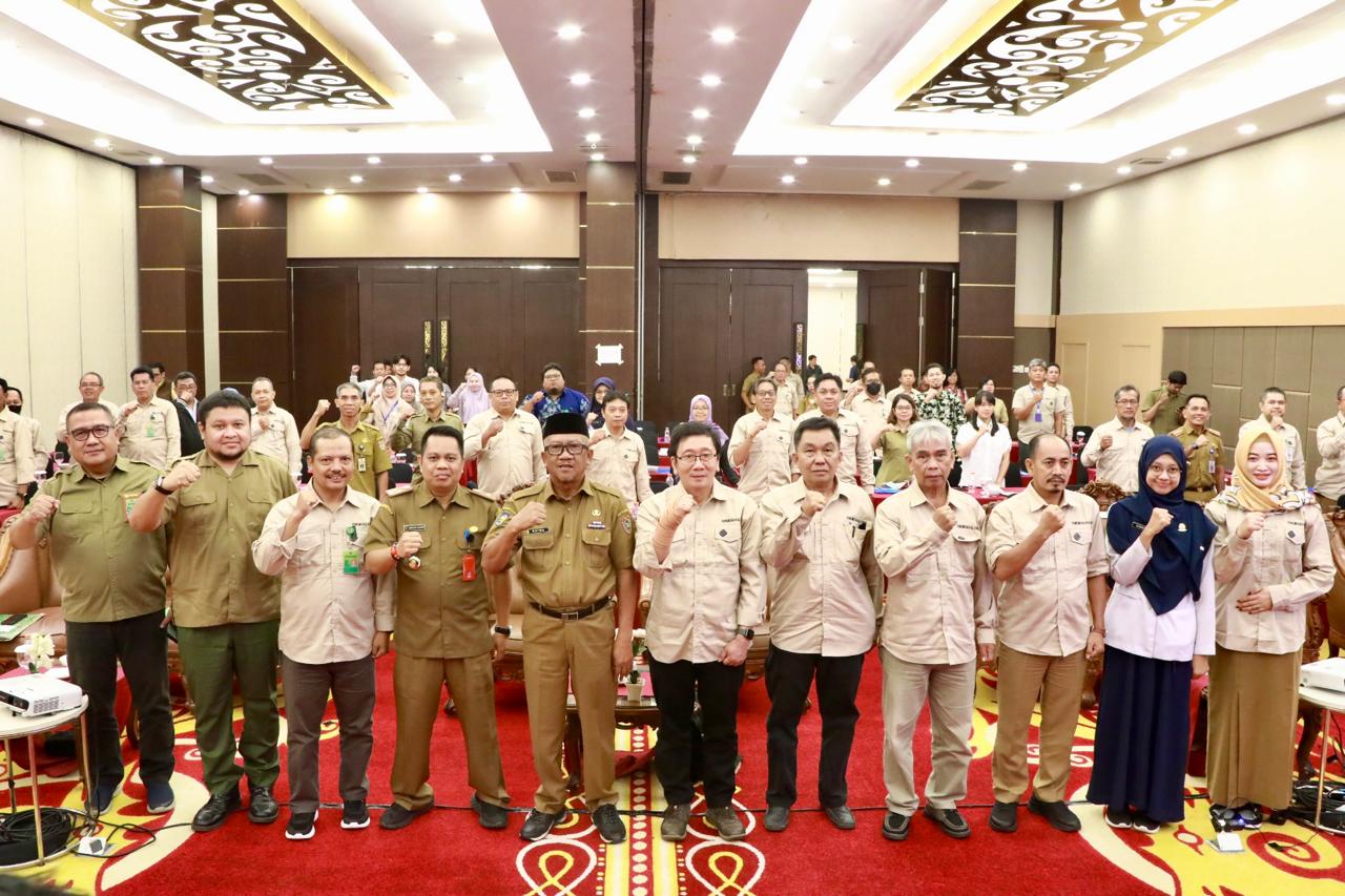 Plt Sekda M. Katma F. Dirun Kukuhkan Kepengurusan Forum Koordinasi Pengelolaan DAS Periode 2024-2029 Sekaligus Buka Rapat Pengembangan Kelembagaan Pengelolaan DAS