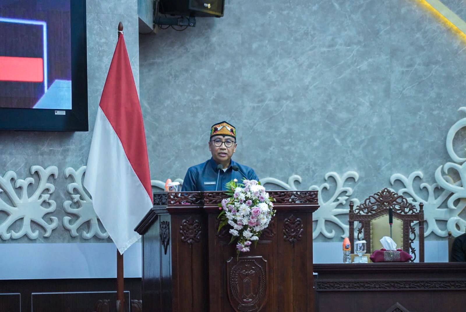 Plt. Sekda Leonard S. Ampung Sampaikan Jawaban Pemprov Kalteng Atas Pemandangan Umum Fraksi-Fraksi DPRD Terhadap Rancangan Peraturan Daerah Tentang APBD