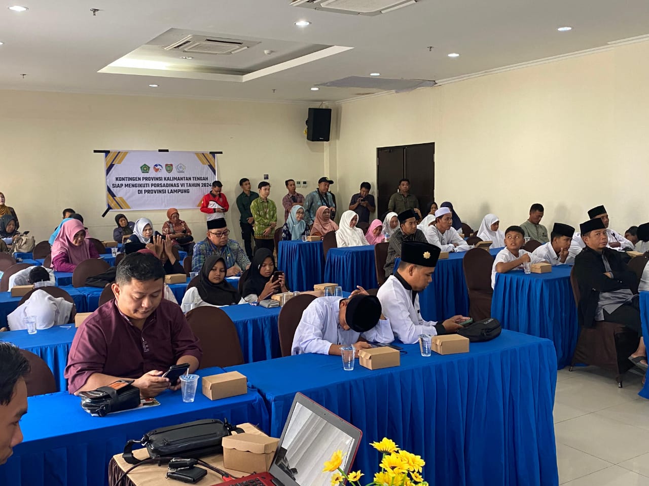 Plh Asisten Pemkesra Maskur Lepas Keberangkatan Kontingen Pekan Olahraga dan Seni Antar Diniyah Tingkat Nasional VI