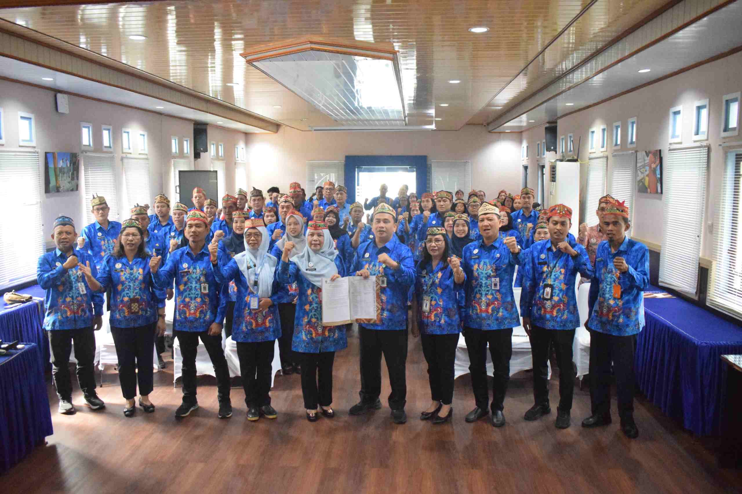 Perkuat Integritas ASN, Dislutkan Kalteng Laksanakan Penandatanganan Komitmen BerAKHLAK