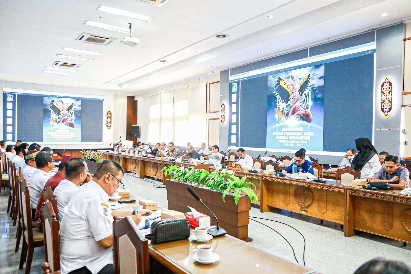 Pansus DPRD Prov. Kalteng Bersama Tim Pemprov Kalteng Gelar Rapat Lanjutan Bahas Dokumen RPJMD Prov. Kalteng Tahun 2025–2029