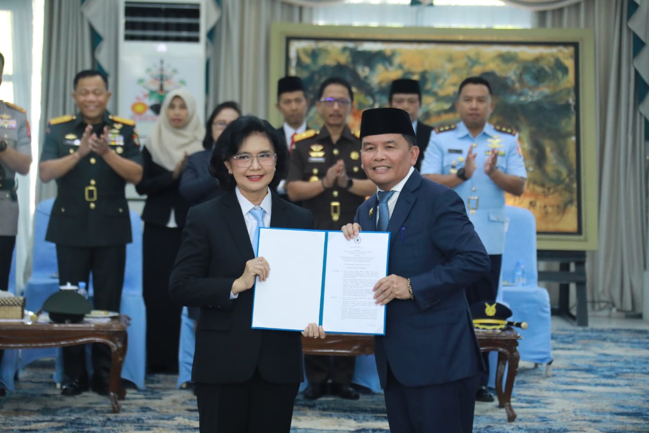 Gubernur Kalteng Agustiar Sabran Lantik Linae Victoria Aden sebagai Sekda Kalteng