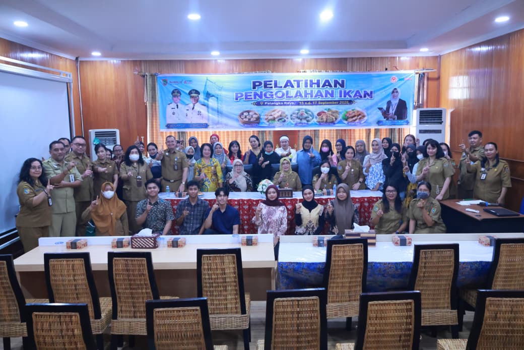 Disdagperin Kalteng Dorong Peningkatan SDM Pelaku Usaha melalui Pelatihan Pengolahan Ikan