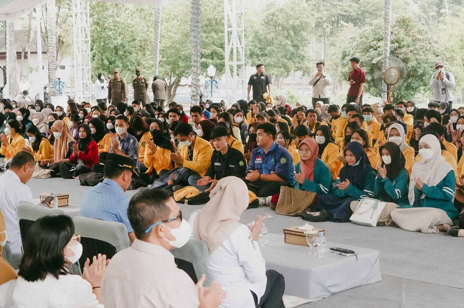 Gubernur Kalteng Agustiar Sabran Salurkan Bantuan Pangan bagi Mahasiswa Terdampak Karhutla dan Kekeringan