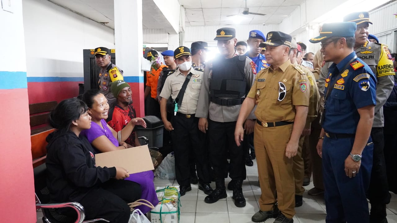 Gubernur Sugianto Sabran Kunjungan Kerja  ke Posko Terpadu Angkutan Laut Lebaran Tahun 2023/1444 H