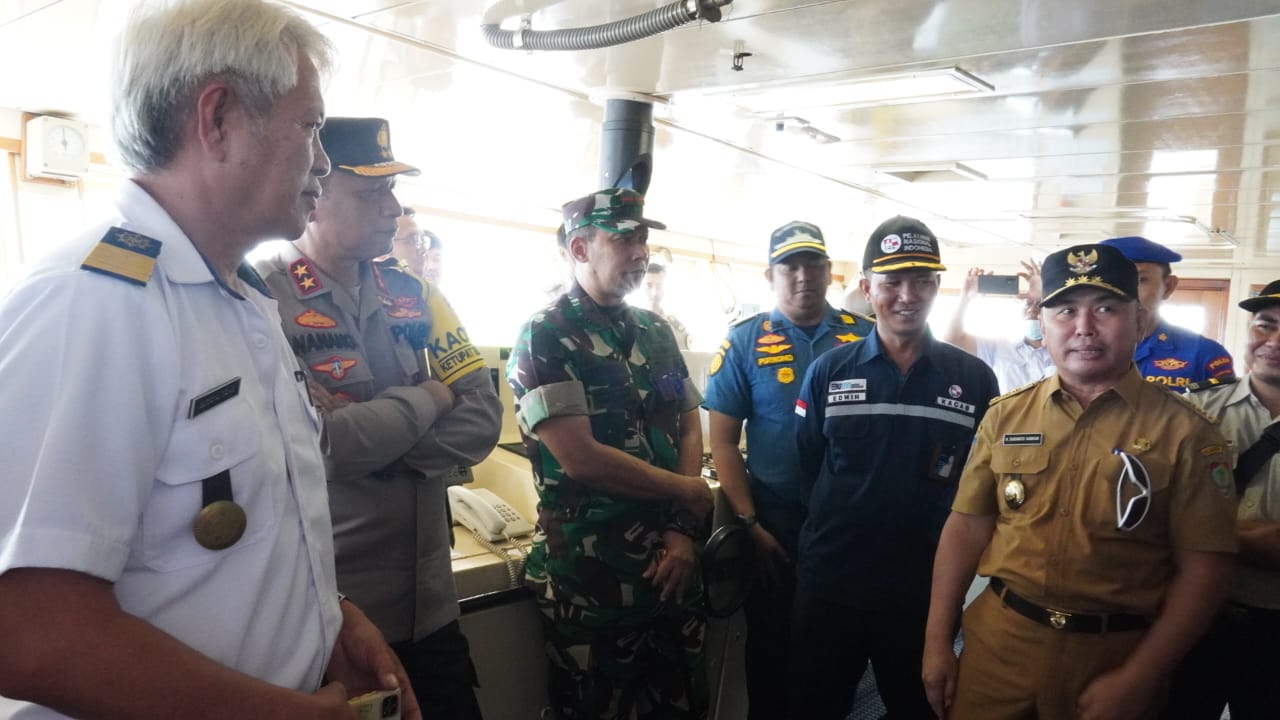 Gubernur Sugianto Sabran Kunjungan Kerja  ke Posko Terpadu Angkutan Laut Lebaran Tahun 2023/1444 H
