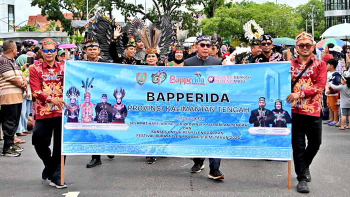 Miniatur Rumah Betang Jadi Simbol Sinergi Pembangunan pada Mobil Hias Bapperida Kalteng di FBIM 2026