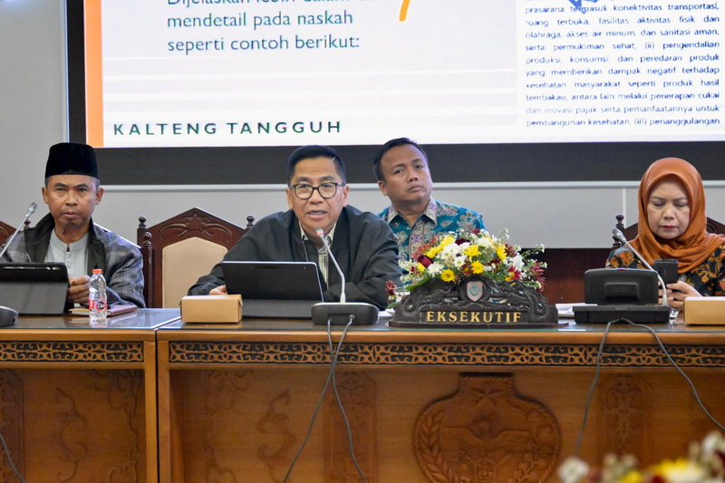 Kepala Bappedalitbang Prov. Kalteng Leonard S. Ampung Paparkan RPJPD Prov. Kalteng Tahun 2025-2045