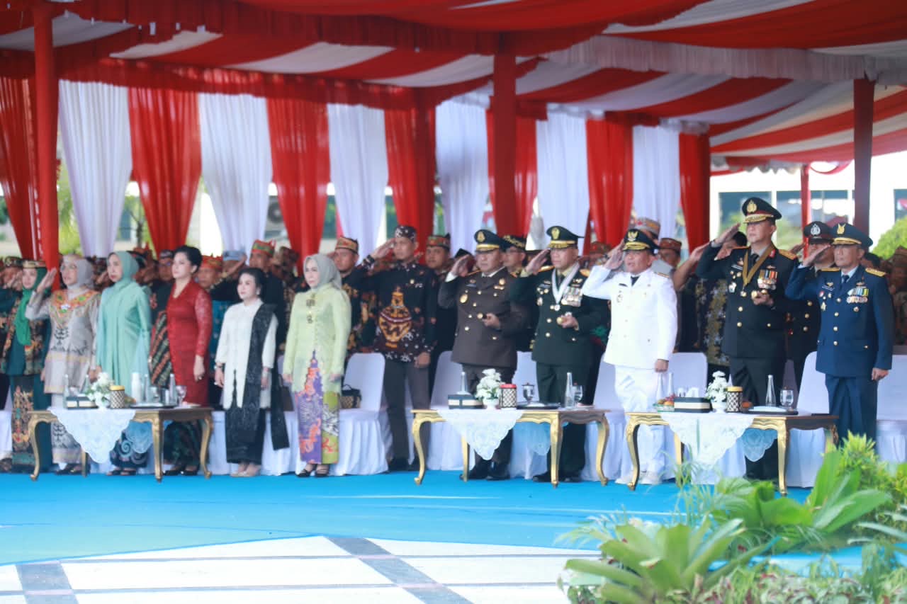 Wagub Kalteng Edy Pratowo Pimpin Upacara Penurunan Sang Merah Putih