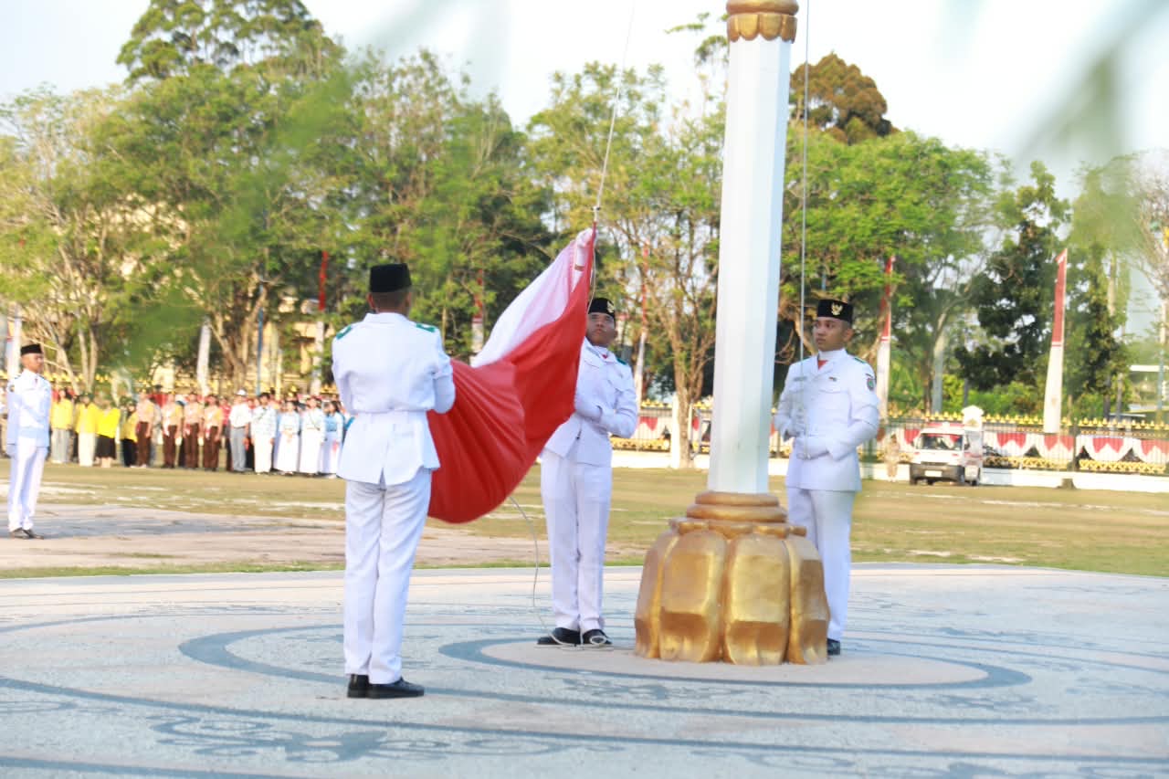Wagub Kalteng Edy Pratowo Pimpin Upacara Penurunan Sang Merah Putih