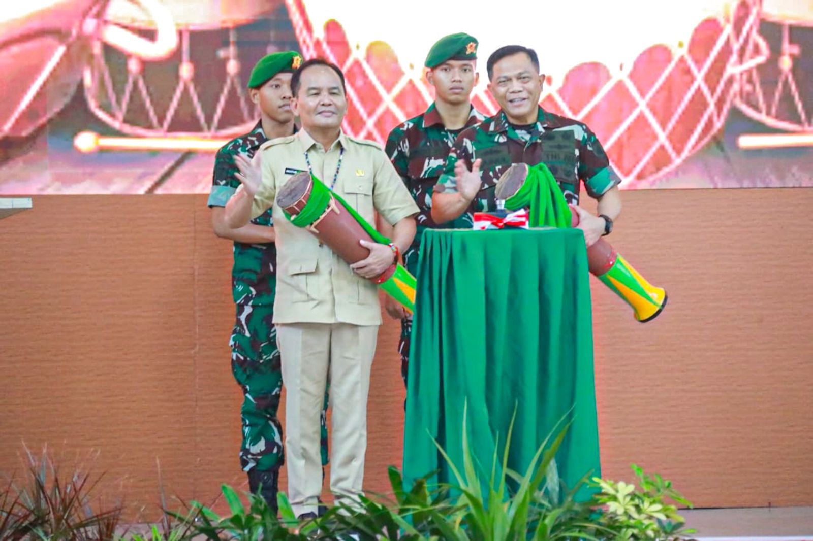 Gubernur Kalteng Agustiar Sabran Hadiri Bakti Sosial Kodam XXII/Tambun Bungai Dalam Rangka HUT ke-80 TNI