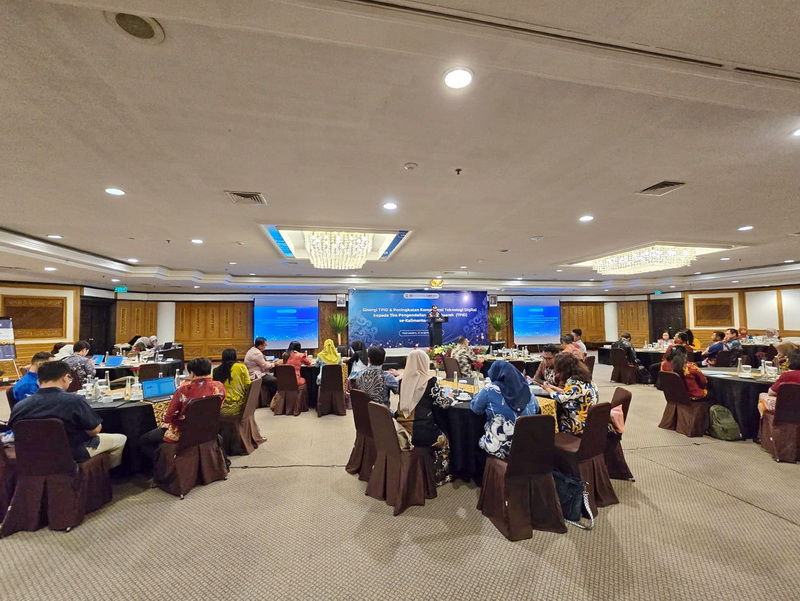 Plt. Sekda Prov. Kalteng Leonard S. Ampung Buka Sinergi TPID dan Peningkatan Kompetensi Teknologi Digital bagi TPID se-Kalteng