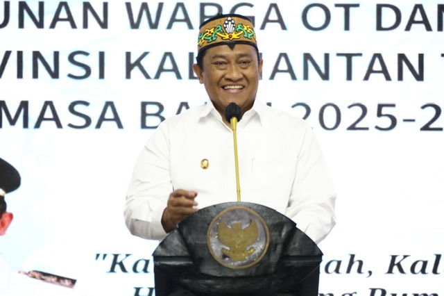 Wagub Kalteng Edy Pratowo Lantik Pengurus Kerukunan Warga Ot Danum Prov. Kalteng Periode 2025–2030